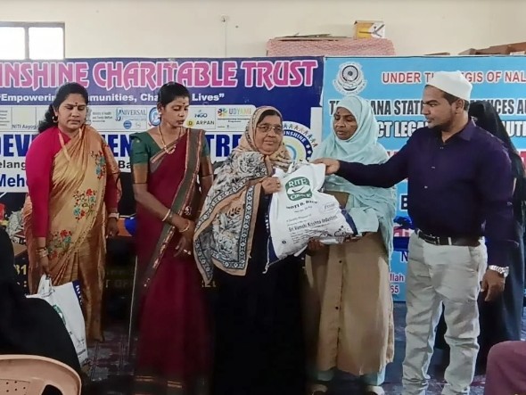 కెఆర్‌కే సన్‌షైన్ ట్రస్ట్ ఆధ్వర్యంలో రేషన్ కిట్ల పంపిణీ