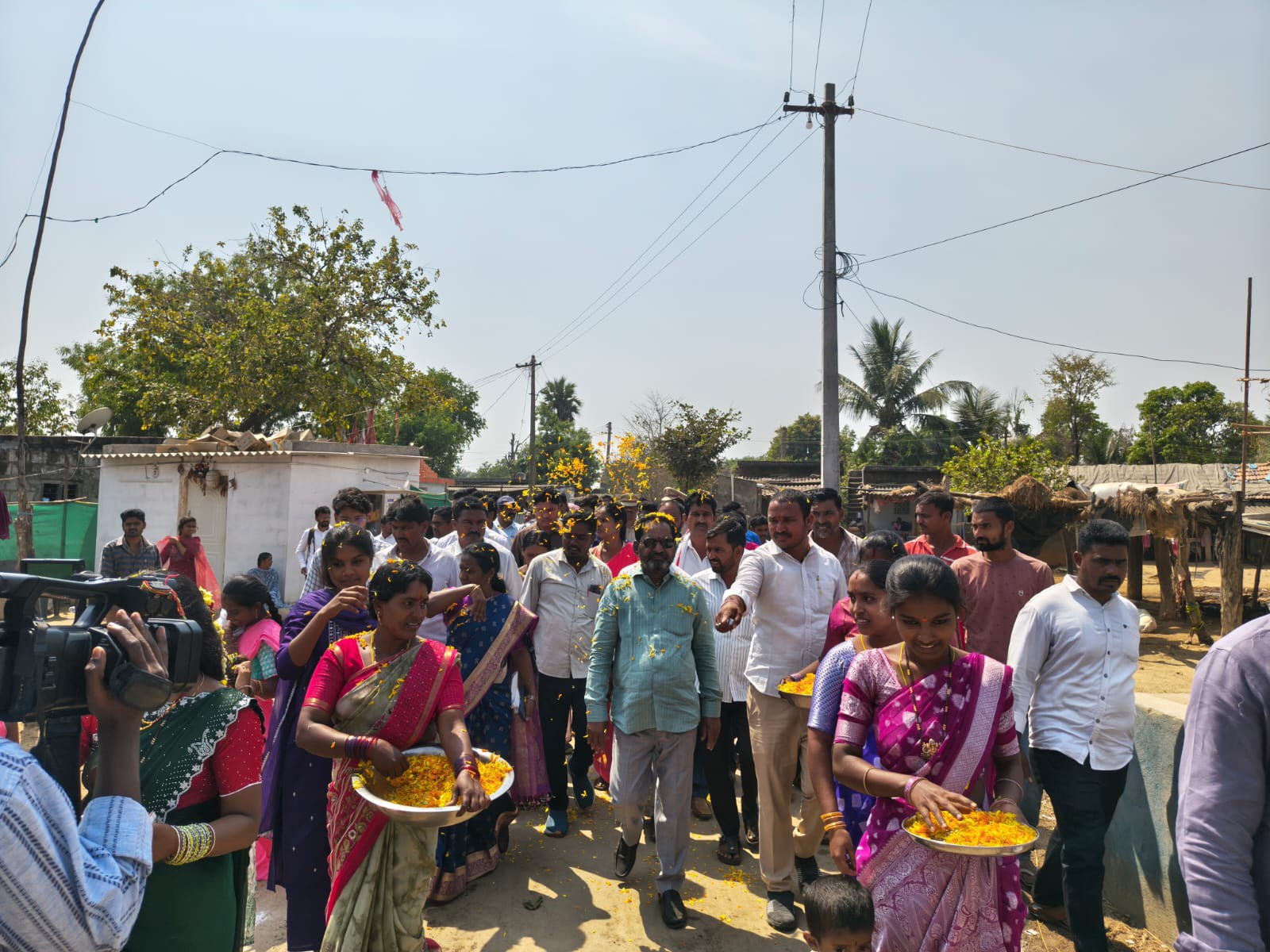 ‘ప్రజా ప్రభుత్వంలో పల్లెలు పట్టణాలు అభివృద్ధి’