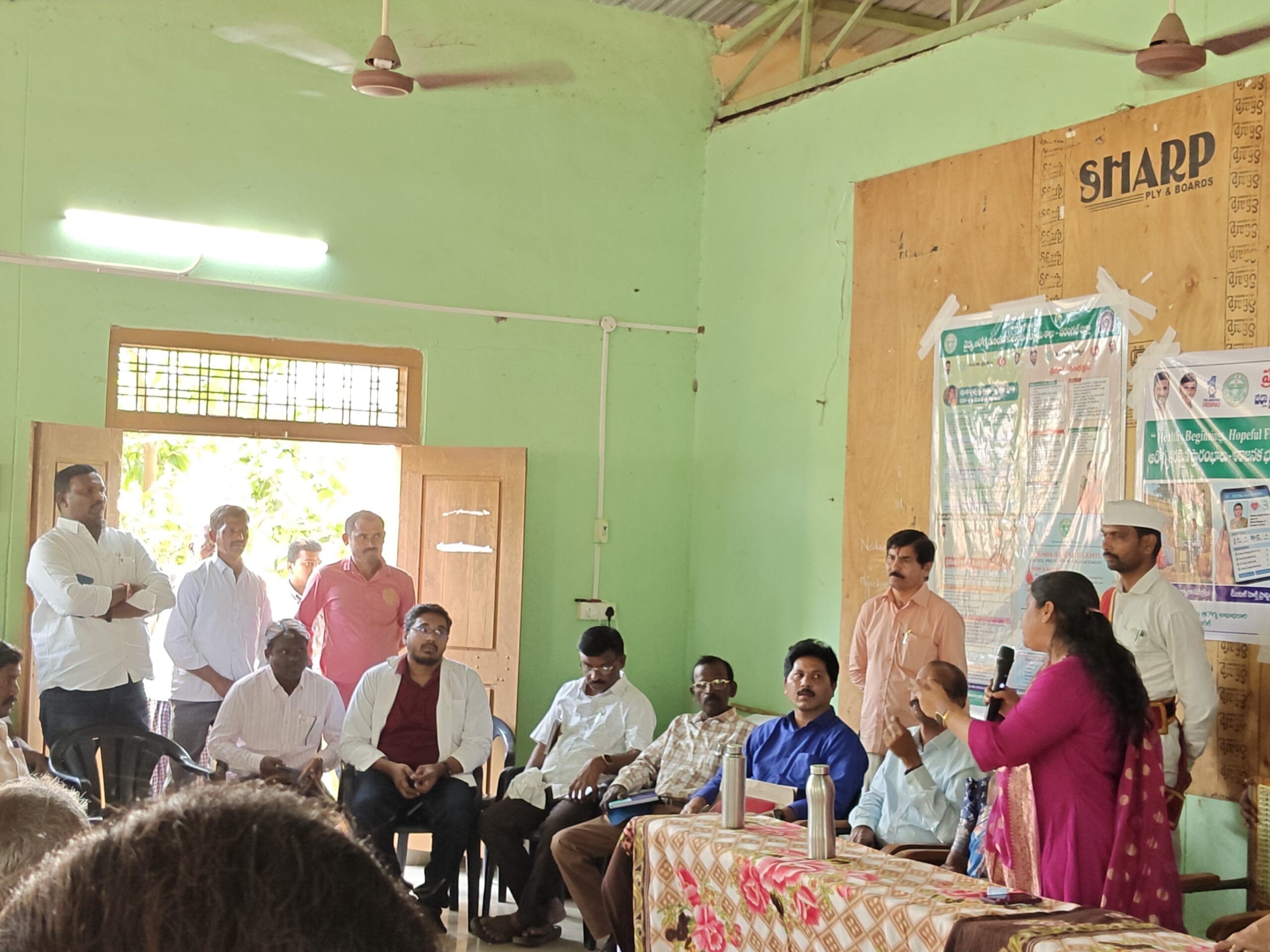 పెన్షన్లు మంజూరు చేయాలని కలెక్టర్‌ని కోరిన ఉప సర్పంచ్