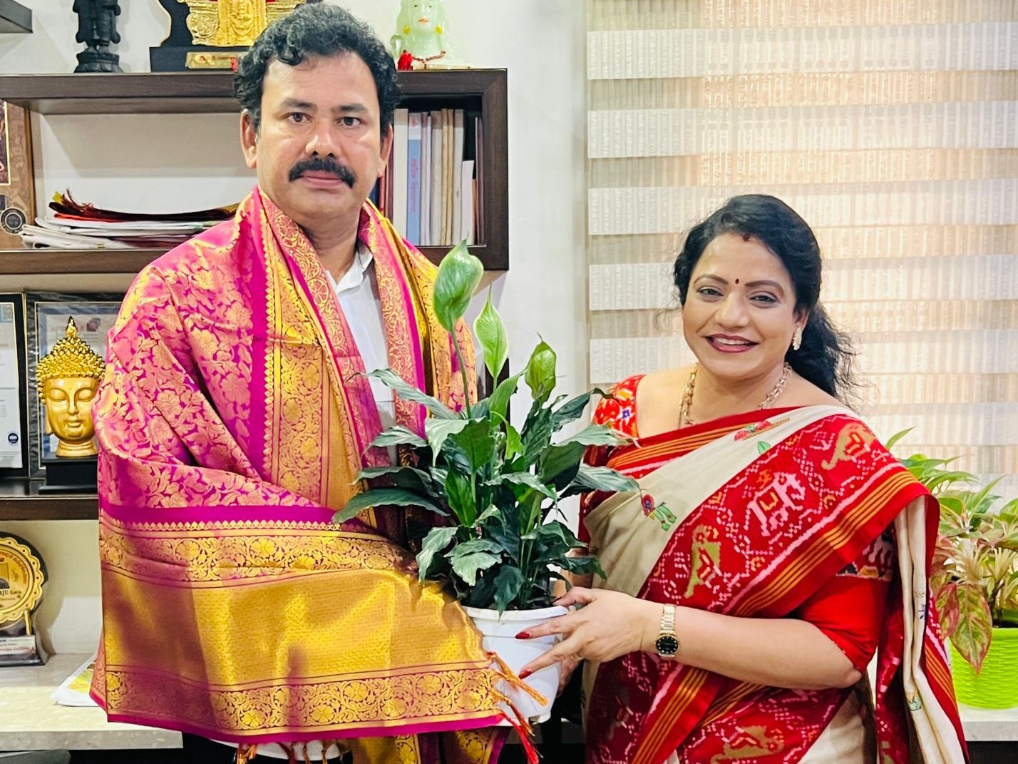 కె.కె. రాజును మర్యాదపూర్వకంగా కలిసిన పేడాడ