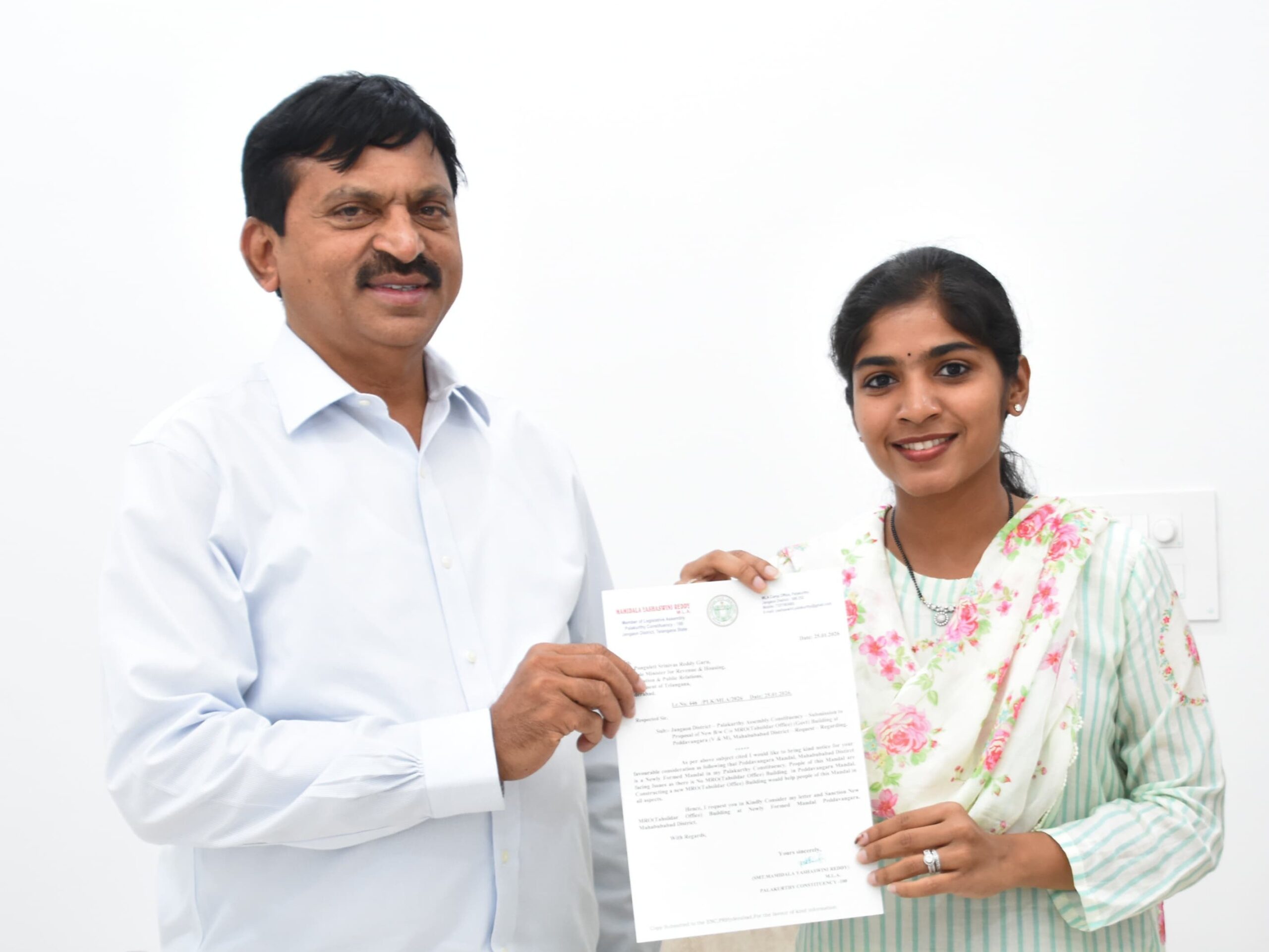 నిధులు మంజూరు చేయాలని మంత్రిని కోరిన ఎమ్మెల్యే