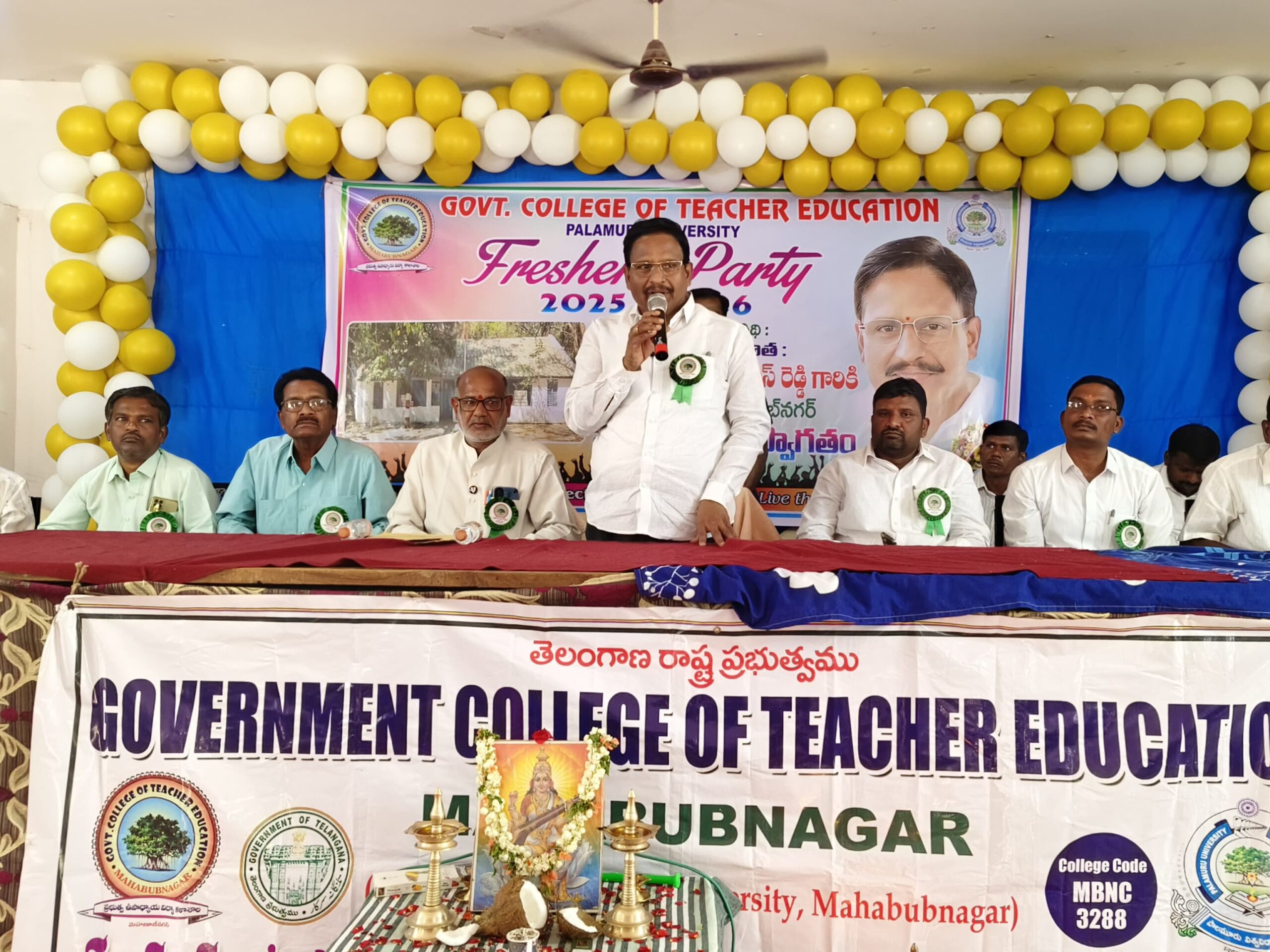 సమాజ నిర్మాణంలో ఉపాధ్యాయుల పాత్ర ఎంతో కీలకం