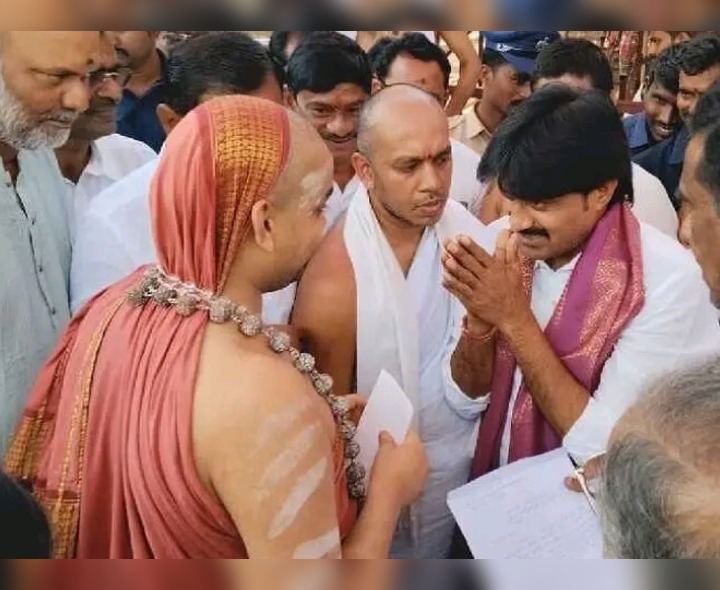 శృంగేరి పీఠాధిపతిని దర్శించుకున్న ఎమ్మెల్యే