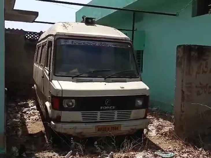 నిరుపయోగంగా మారిన సంచార వైద్యశాల వాహనం
