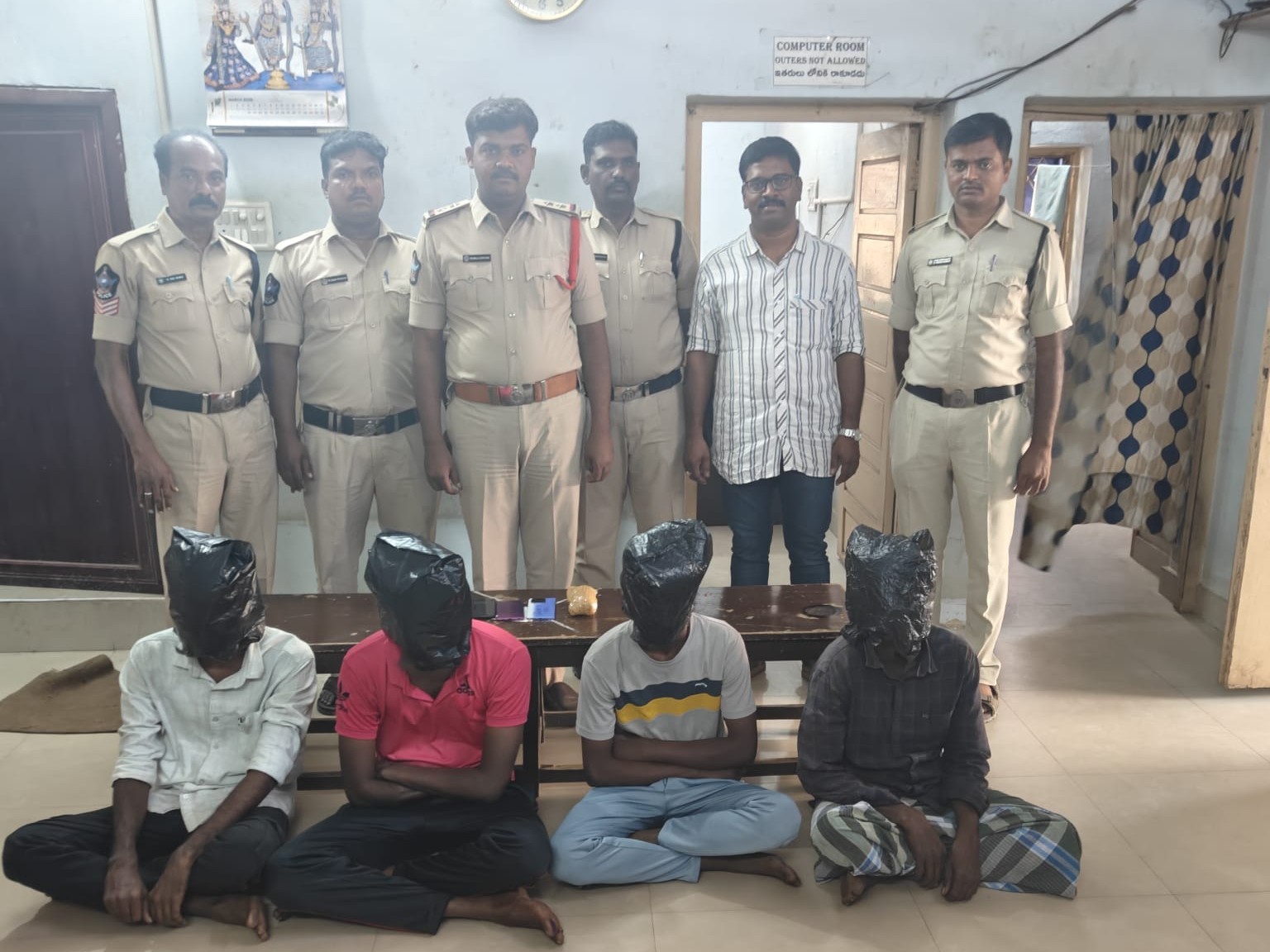 గంజాయి విక్రయాలు.. నలుగురు అరెస్ట్