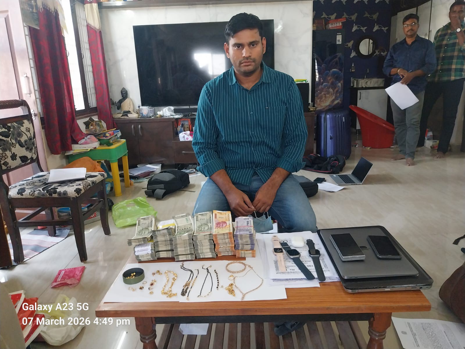 ఏసీబీ దాడులు.. రూ.4 కోట్ల అక్రమాస్తులు గుర్తింపు