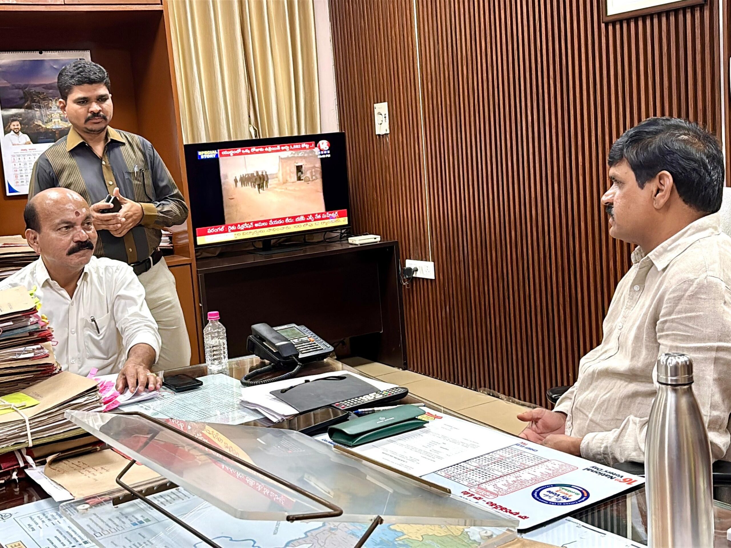 అదనపు కలెక్టర్‌కు సమస్యలు విన్నవించిన ఎమ్మెల్యే