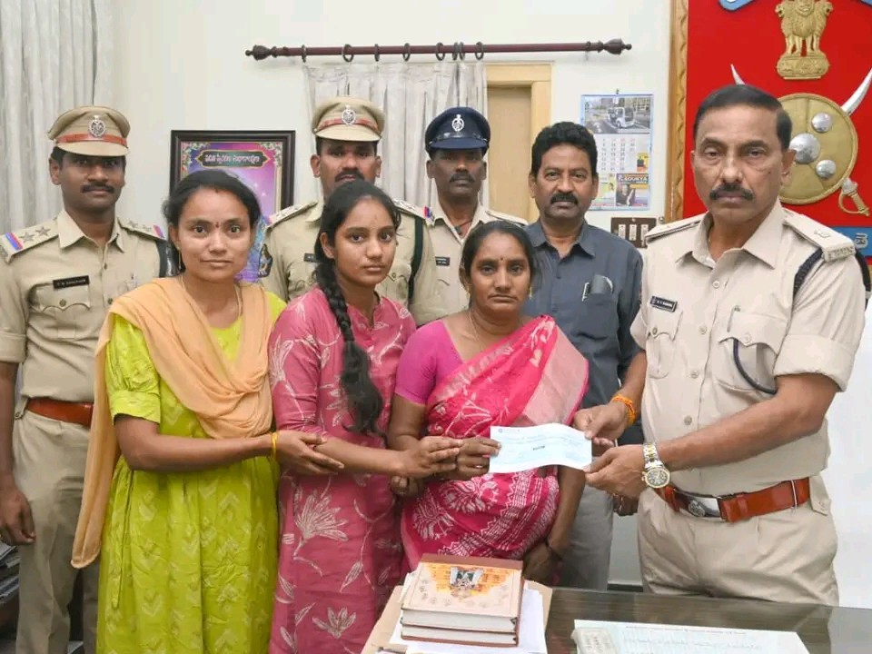 హోంగార్డు కుటుంబానికి ఆర్థిక సహాయం