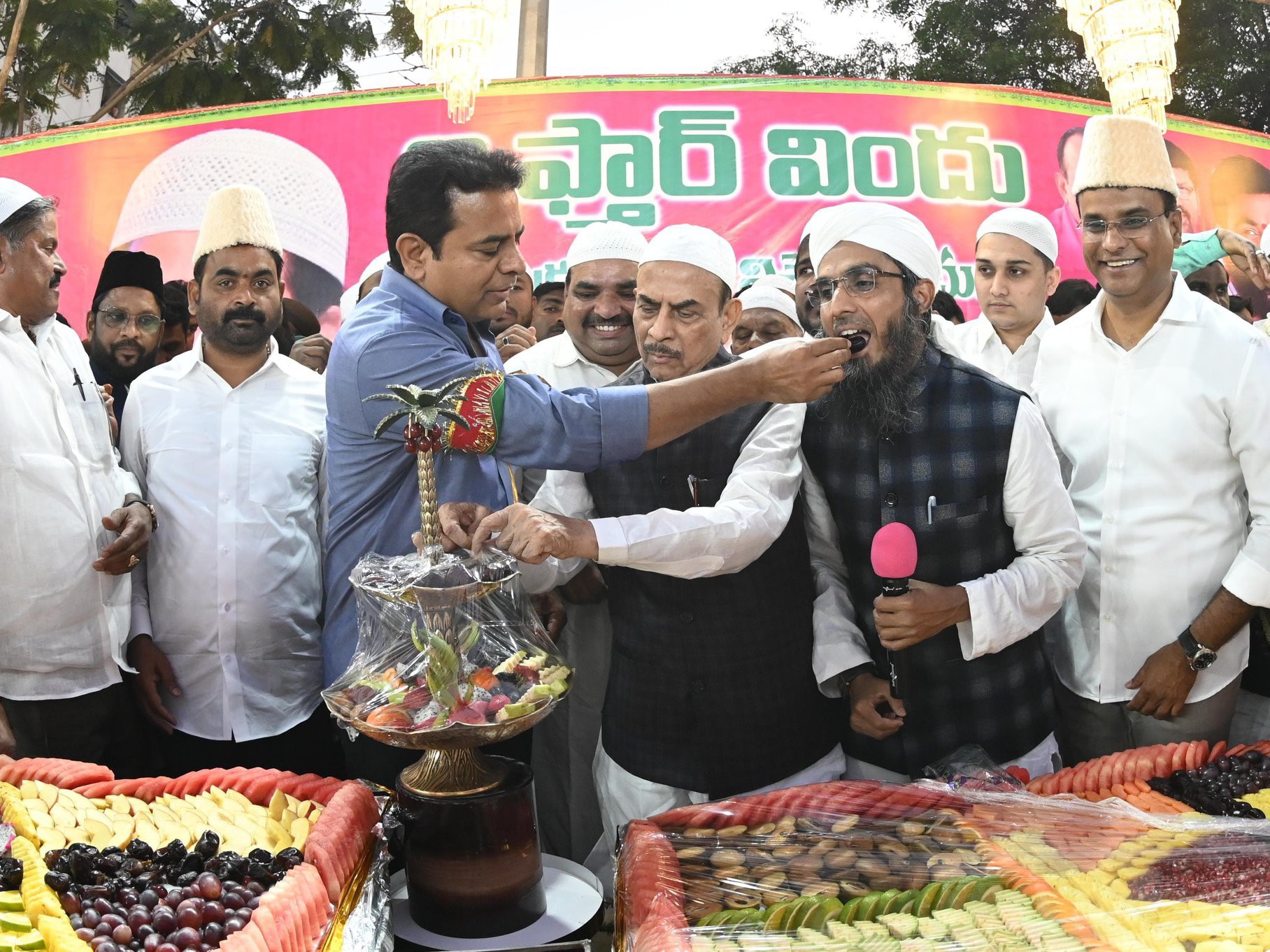 దావత్ -ఈ -ఇఫ్తార్ విందులో పాల్గొన్న కేటీఆర్