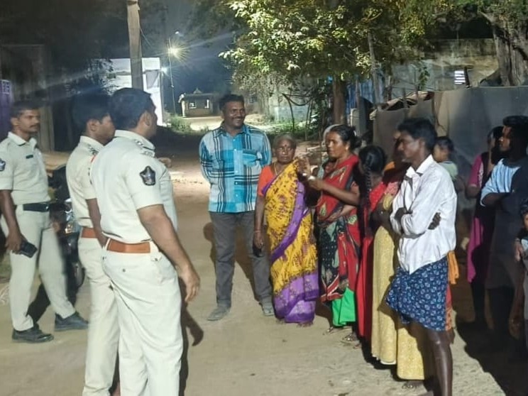 గ్రామాల్లో పోలీసుల అవగాహన కార్యక్రమాలు