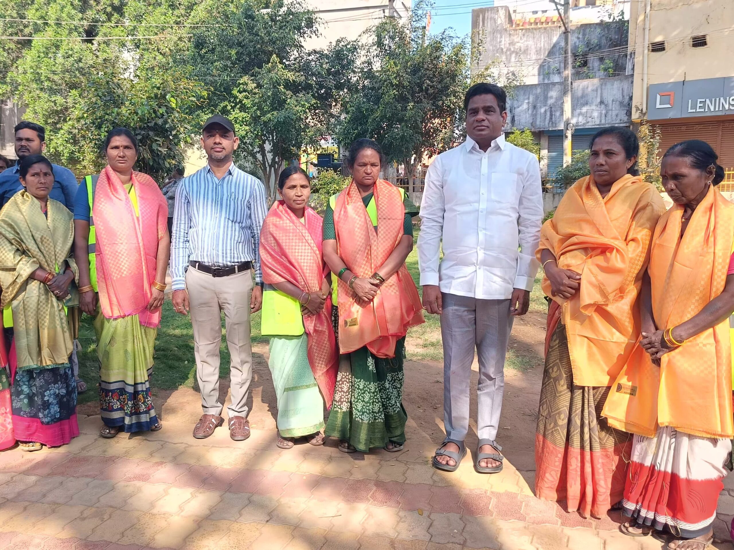 ‘మహిళలు సమాజ అభివృద్ధిలో కీలక పాత్ర పోషించాలి’