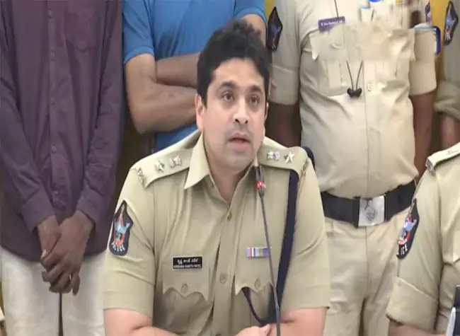 పోలీసులపై కాల్పులకు యత్నం.. నిందితుడి అరెస్ట్