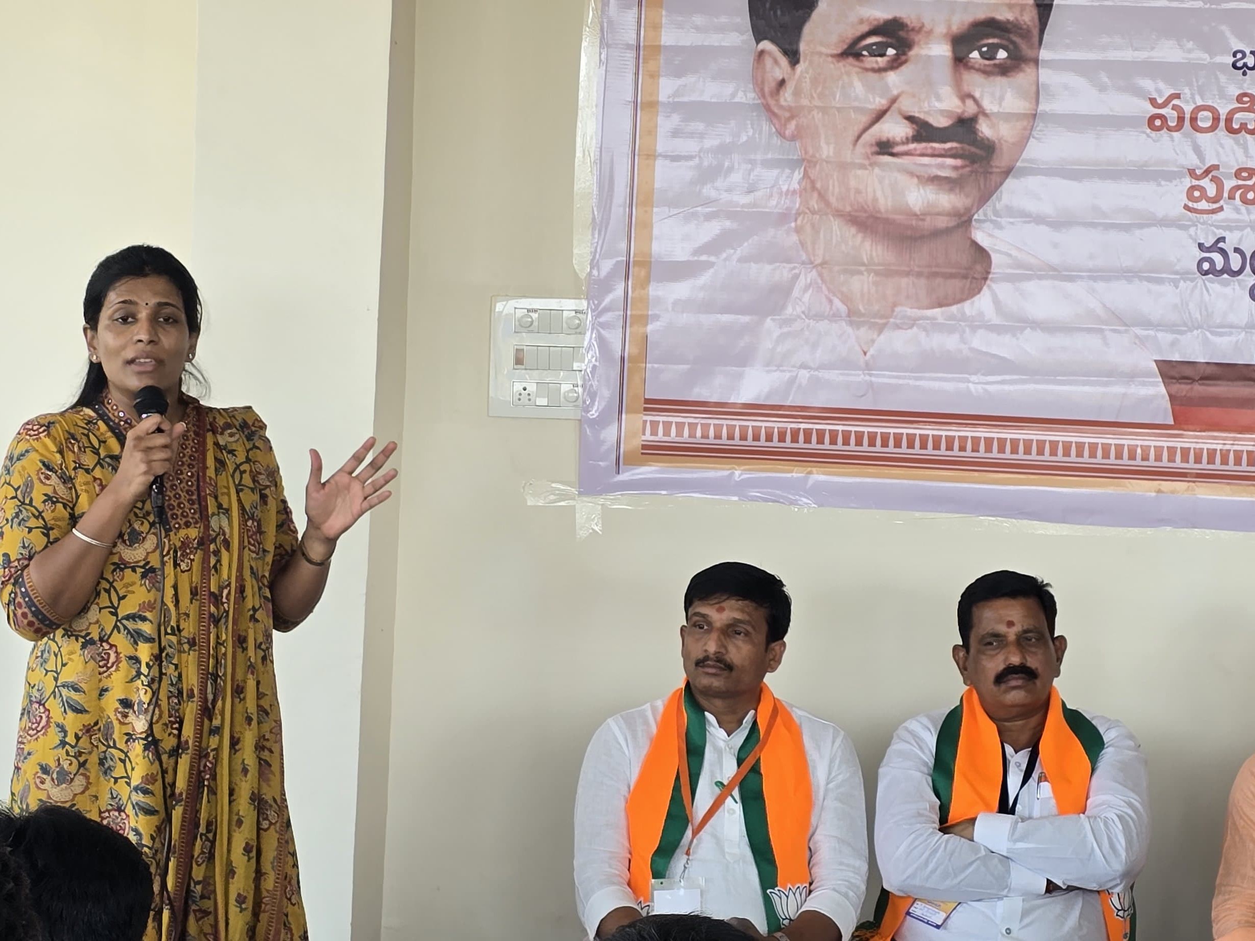 కేంద్ర పథకాలను ఇంటింటికీ చేర్చాలి: BJP