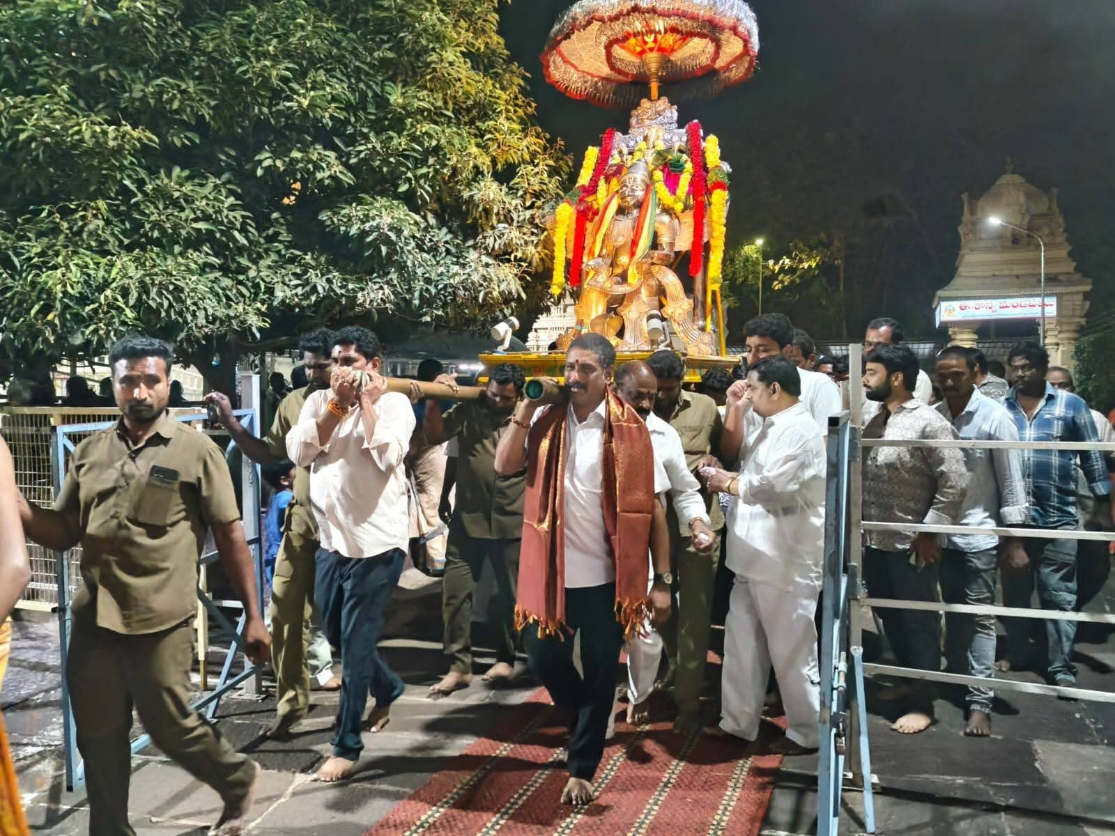 శ్రీవారి సన్నిధిలో ఉంగుటూరు ఎమ్మెల్యే