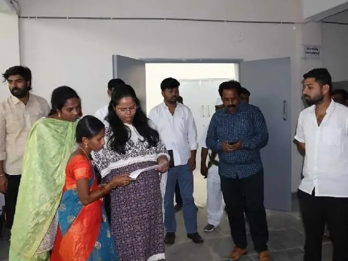 ఈవీఎం గోదాంను పరిశీలించిన కలెక్టర్