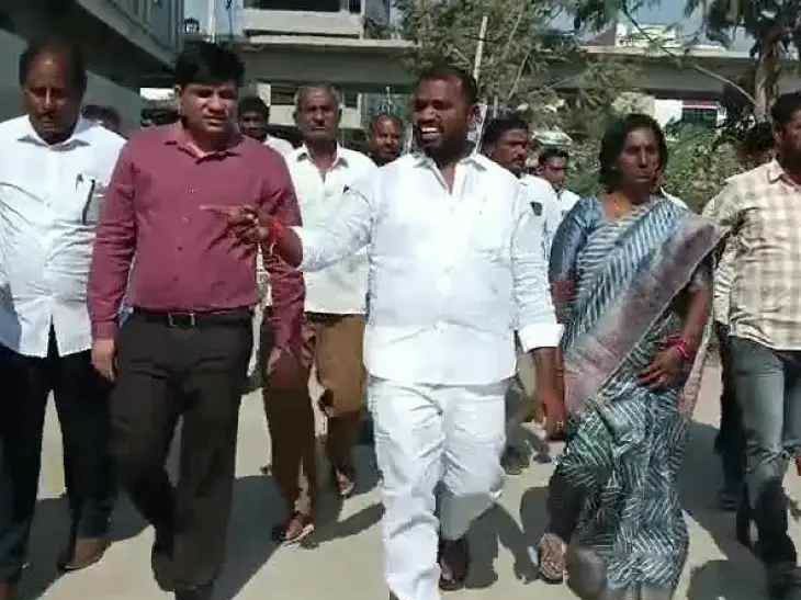 డివిజన్లలో పర్యటించిన మేయర్, కమిషనర్