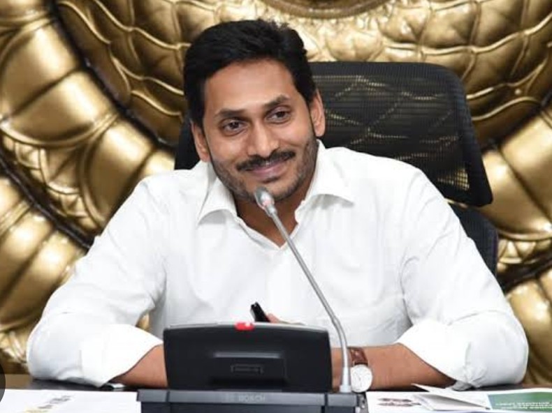 మహిళలు అన్ని రంగాల్లో రాణించాలి: మాజీ సీఎం