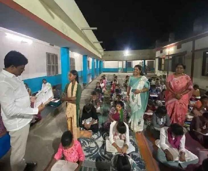 బాలికల వసతిగృహన్ని తనిఖీ చేసిన ఎస్సీ కమీషన్ సబ్యులు