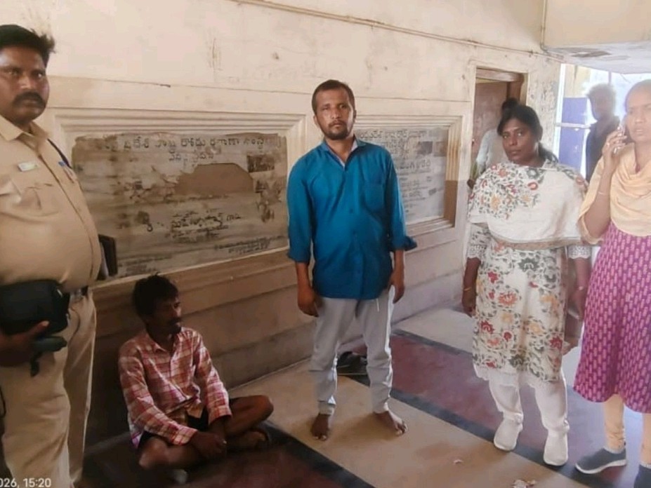 మహిళలను వేధించిన ఇద్దరు ఆకతాయిలు అరెస్ట్..!