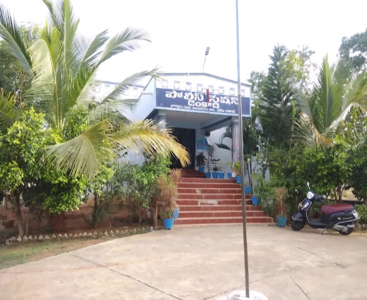 ఇంటిపై దాడి ఘటనలో 9 మంది అరెస్ట్