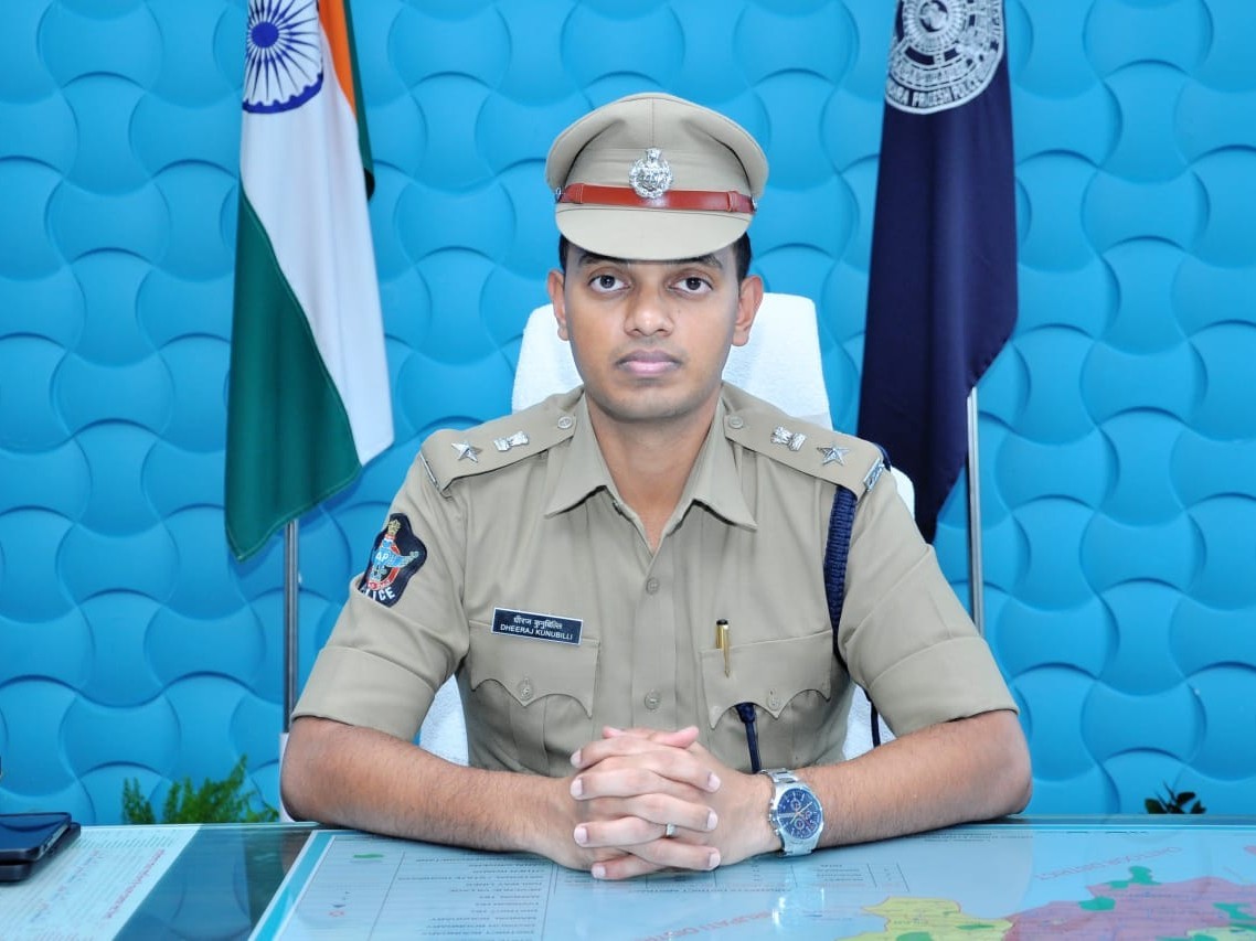 మహిళలు సమాజానికి స్ఫూర్తిప్రదాతలు: ఎస్పీ