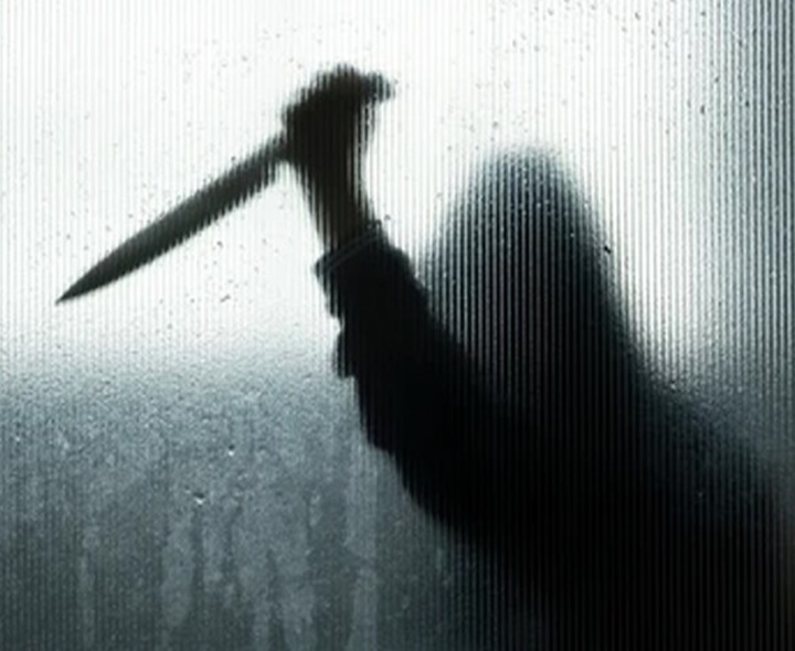 దారుణం: నిద్రిస్తున్న విద్యార్థులపై కత్తితో దాడి