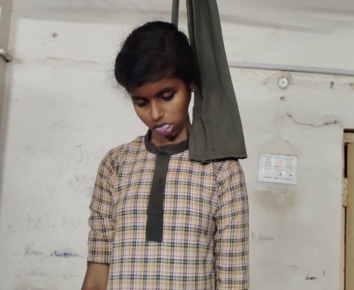 పదో తరగతి చదువుతున్న బాలిక ఆత్మహత్య