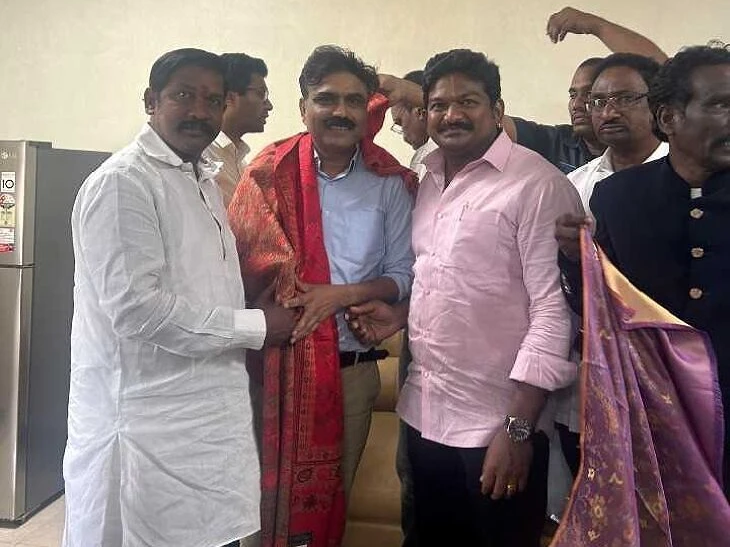 కిషోర్ మాక్వాన్‌ను కలిసిన బీజేపీ నేతలు