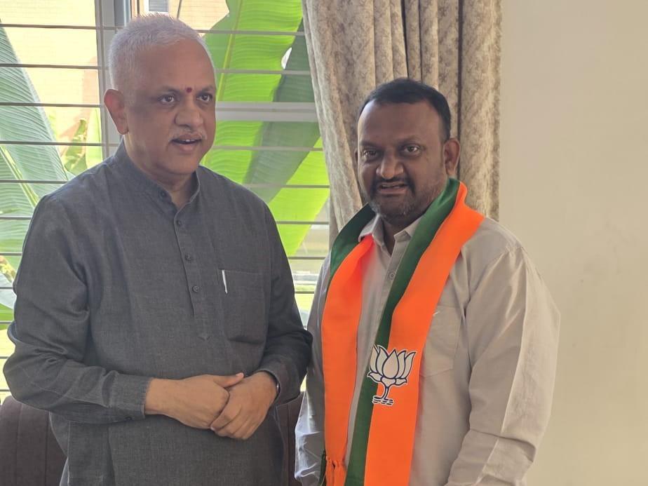 వైసీపీని వీడి బీజేపీలో చేరిన ఆస్ట్రేలియా కో ఆర్డినేటర్