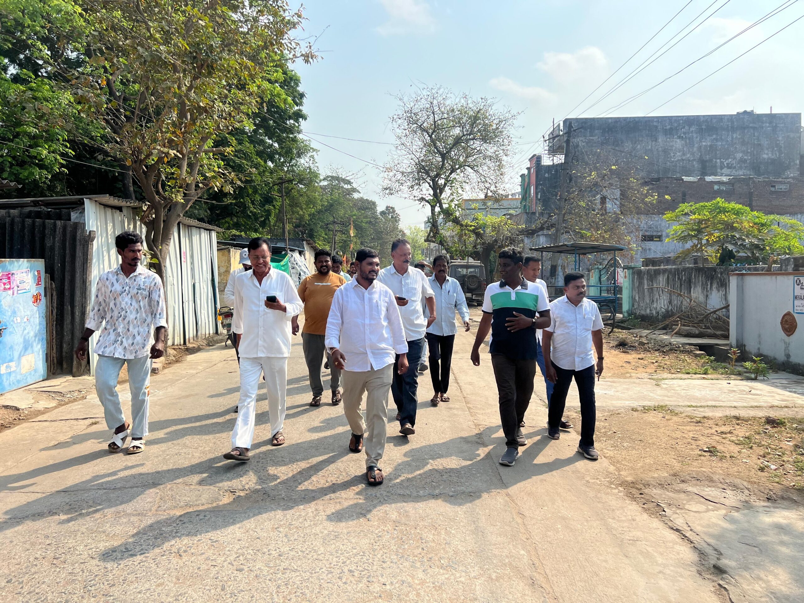 పారిశుద్ధ పనులు పర్యవేక్షించిన మేయర్