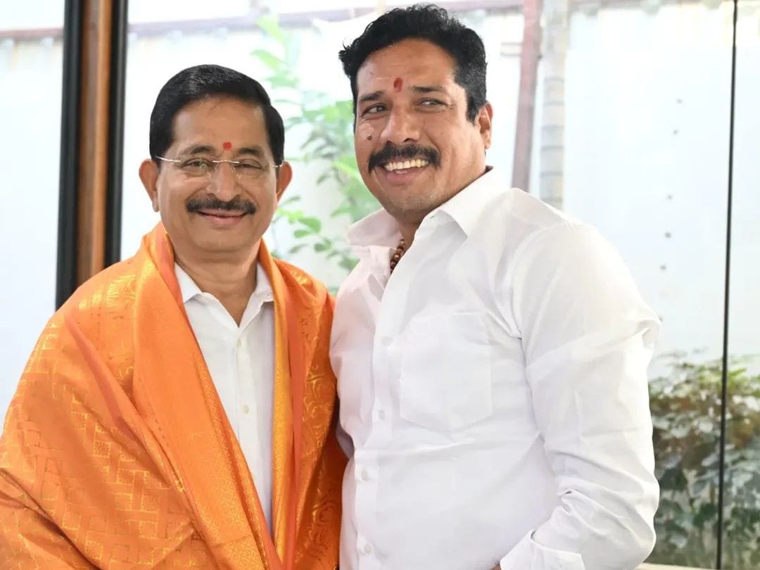 వేం నరేందర్ రెడ్డిని కలిసిన ST కమిషన్ సభ్యుడు