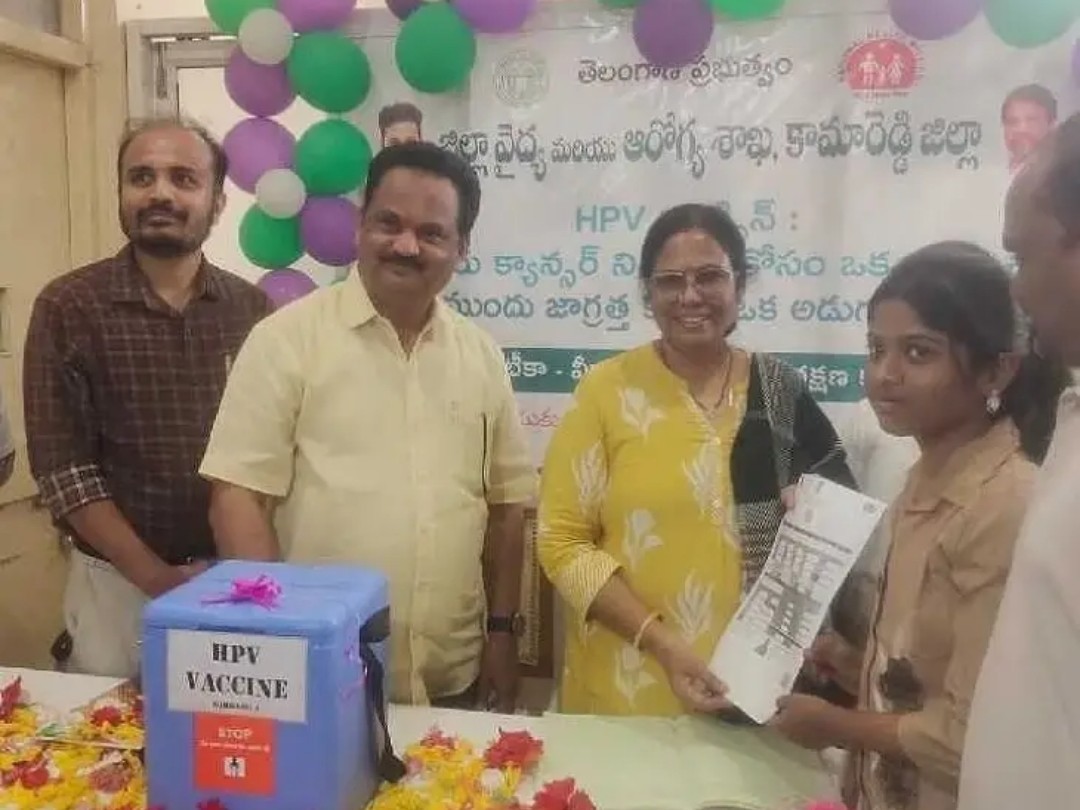 HPV వ్యాక్సినేషన్ కేంద్రాన్ని ప్రారంభించిన DMHO