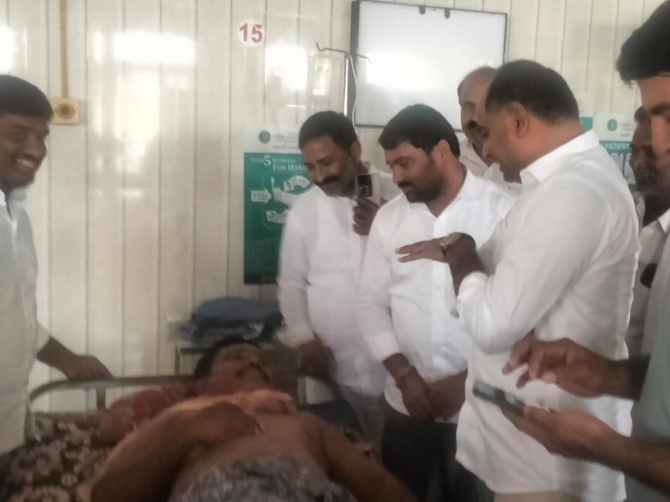 ప్రమాదంలో గాయపడిన వైస్ ఎంపీపీని పరామర్శించిన ఎమ్మెల్యే