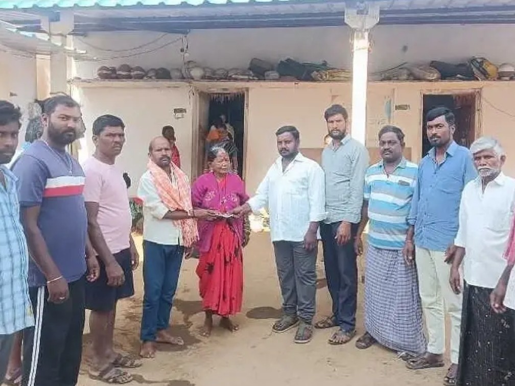 బాధిత కుటుంబానికి ఆర్థిక చేయుత..!