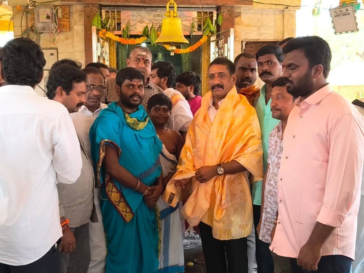 విగ్రహ ప్రతిష్టాపనలో పాల్గొన్న ఎమ్మెల్యే