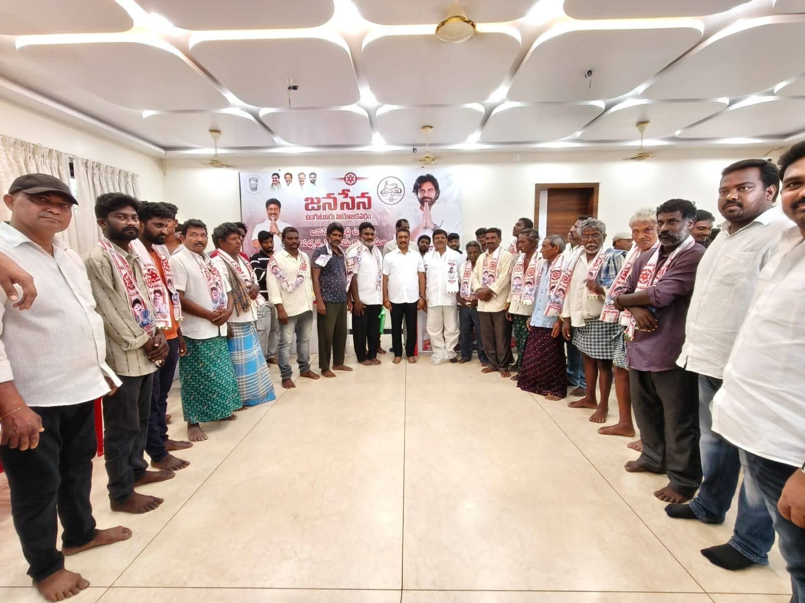 వైసీపీ షాక్.. జనసేనలోకి చేరికలు