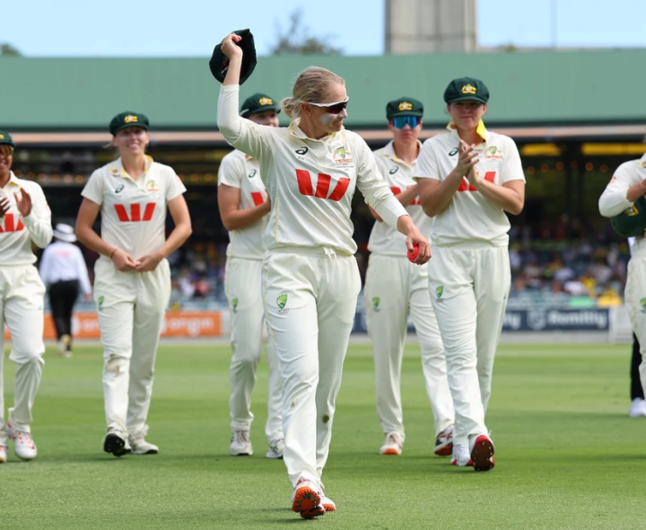 కెప్టెన్ హేలీకి ఘన వీడ్కోలు