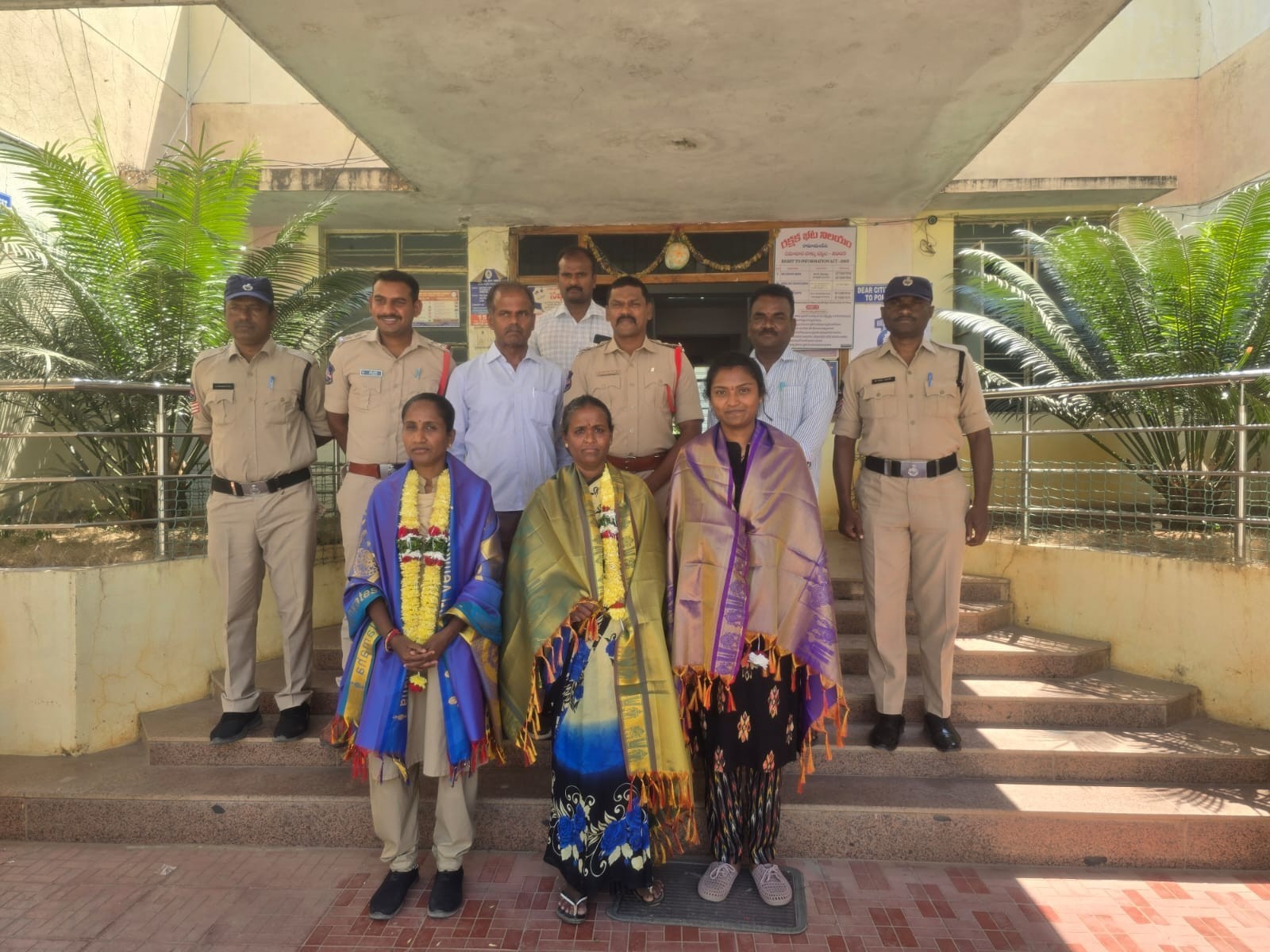 పోలీస్ స్టేషన్‌లో ఘనంగా మహిళా దినోత్సవం