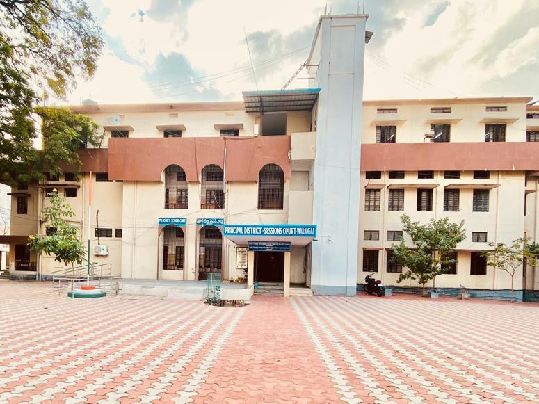 జిల్లా కోర్టులో భారీగా పెండింగ్ కేసులు