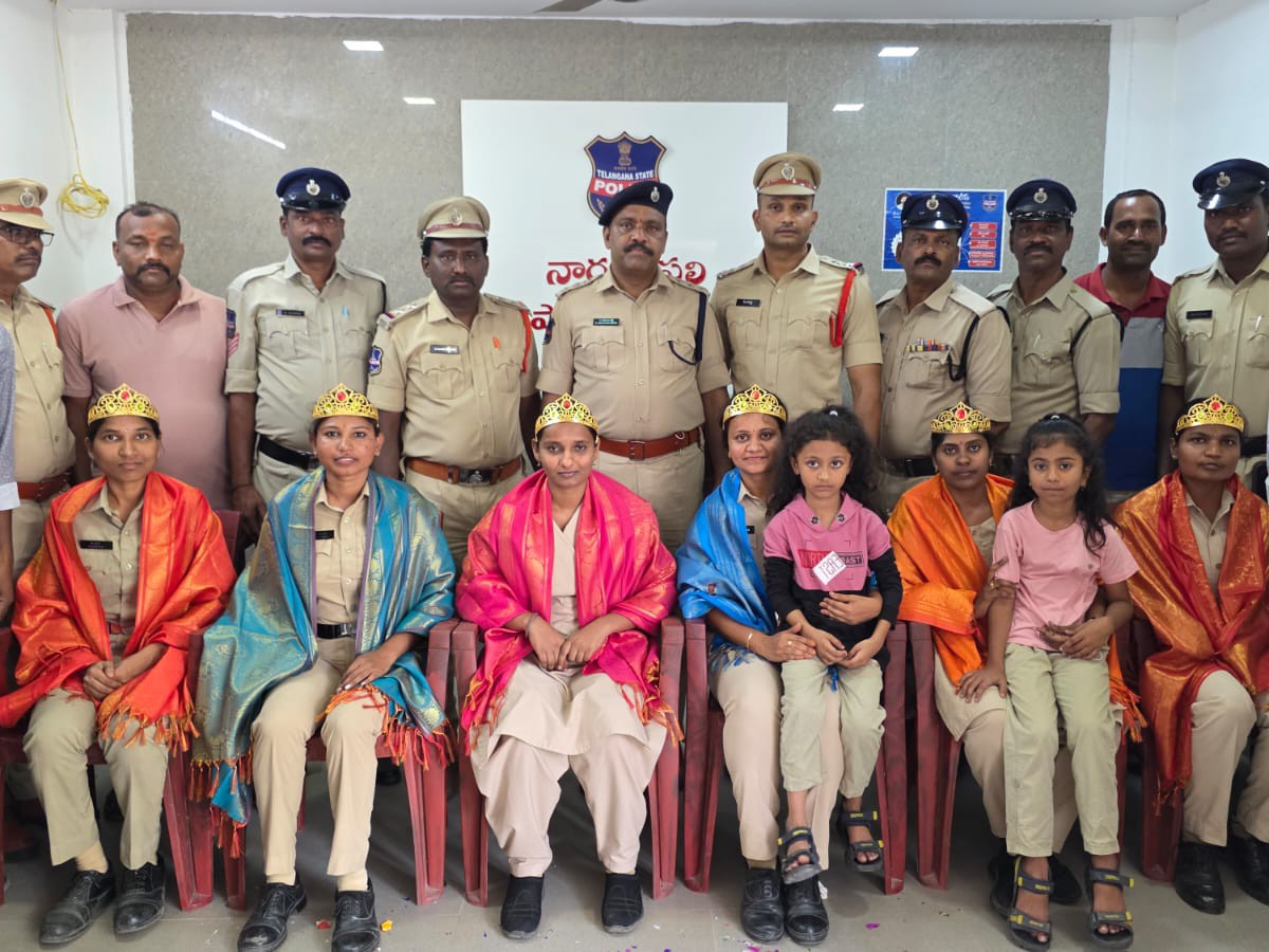 మహిళా పోలీసు సిబ్బందికి ఘనంగా సన్మానం