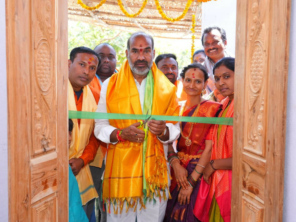 ఇందిరమ్మ ఇళ్ల గృహప్రవేశంలో పాల్గొన్న ప్రభుత్వ విప్