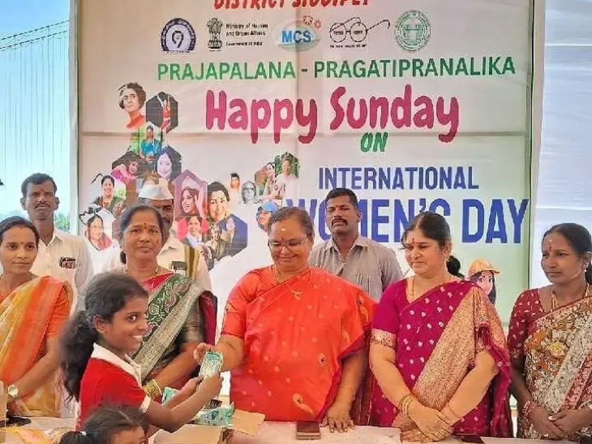 ఓల్డ్ ఏజ్ హోమ్స్ తగ్గించేలా కృషి చేయాలి: కలెక్టర్