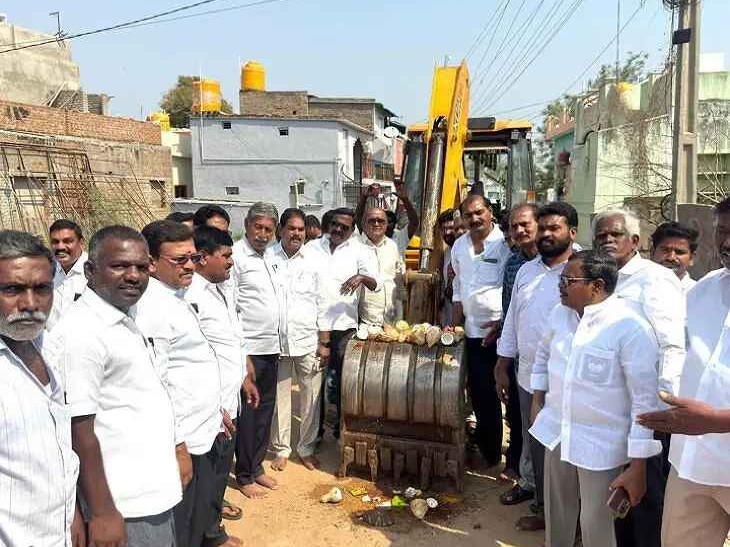 యర్రగుడిపల్లిలో సీసీ రోడ్డుకు భూమి పూజ