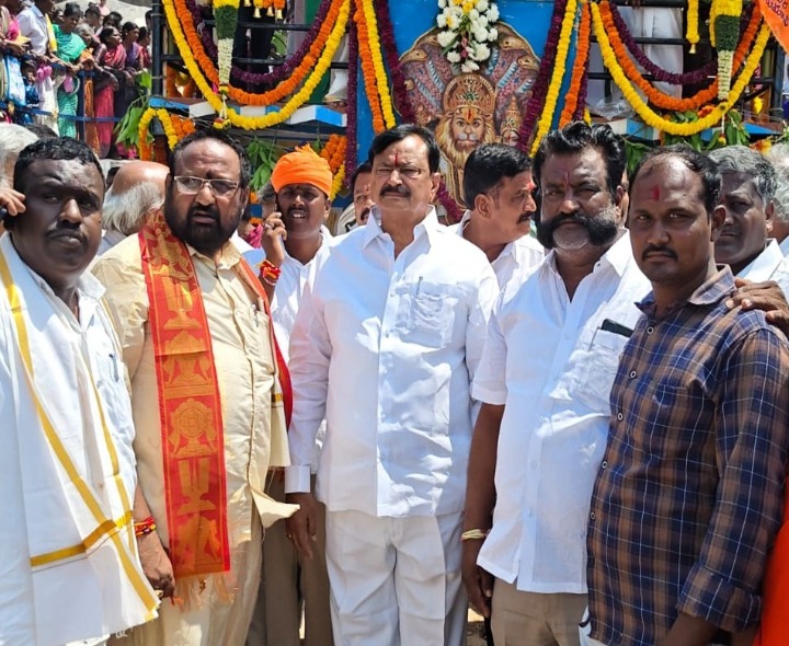 ఘనంగా శ్రీ మధుగిరి లక్ష్మీనరసింహస్వామి రథోత్సవం