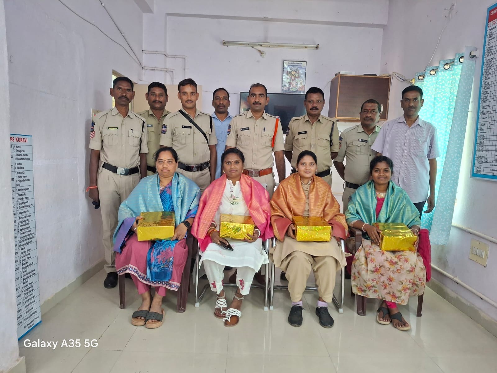 మహిళా కానిస్టేబుళ్లకు ఘనంగా సన్మానం