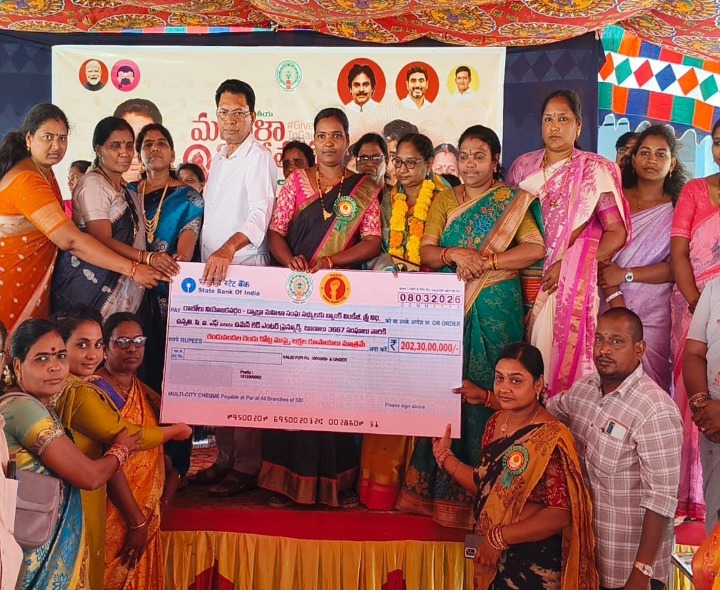 మహిళలు అన్ని రంగాలలో రాణించాలి: ఎమ్మెల్యే