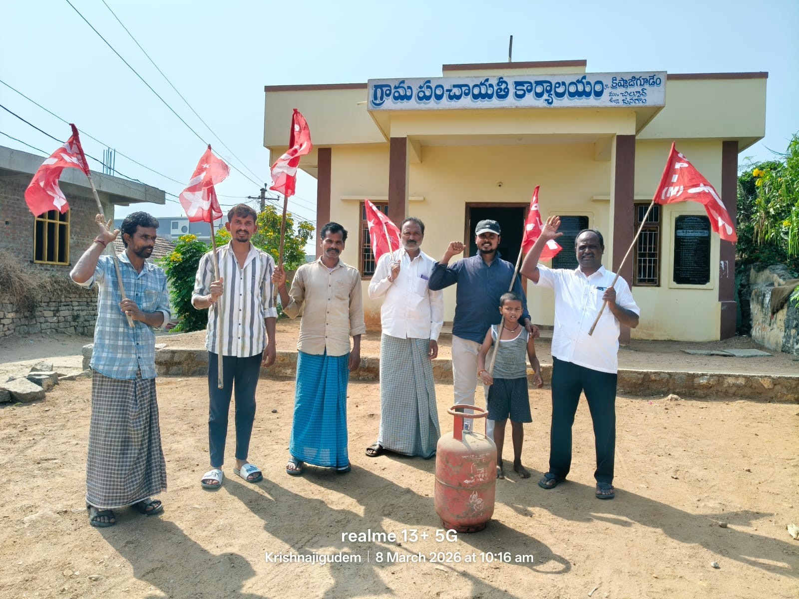 ‘వంటగ్యాస్ ధరలు తగ్గించాలి’