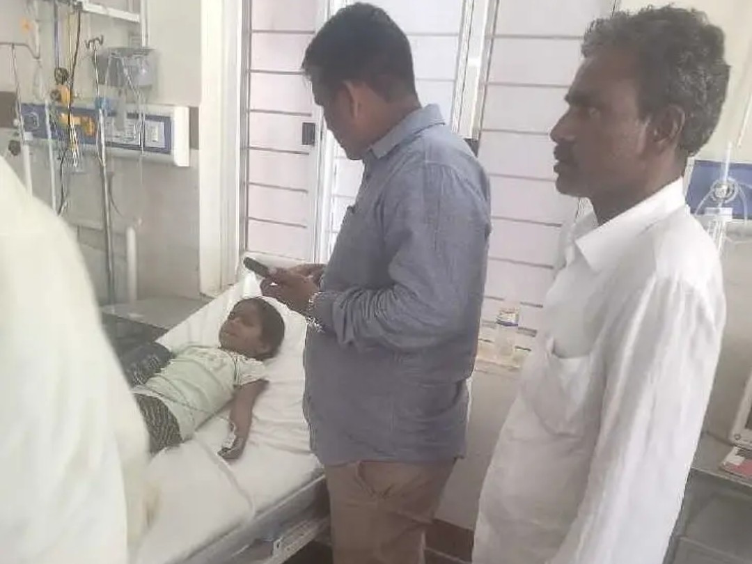 చిన్నారి ప్రాణం కాపాడిన సర్పంచ్