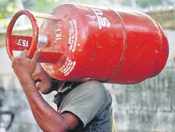 వంటగ్యాస్‌ ధరలు.. రూ.50 కోట్ల వరకు అదనపు భారం