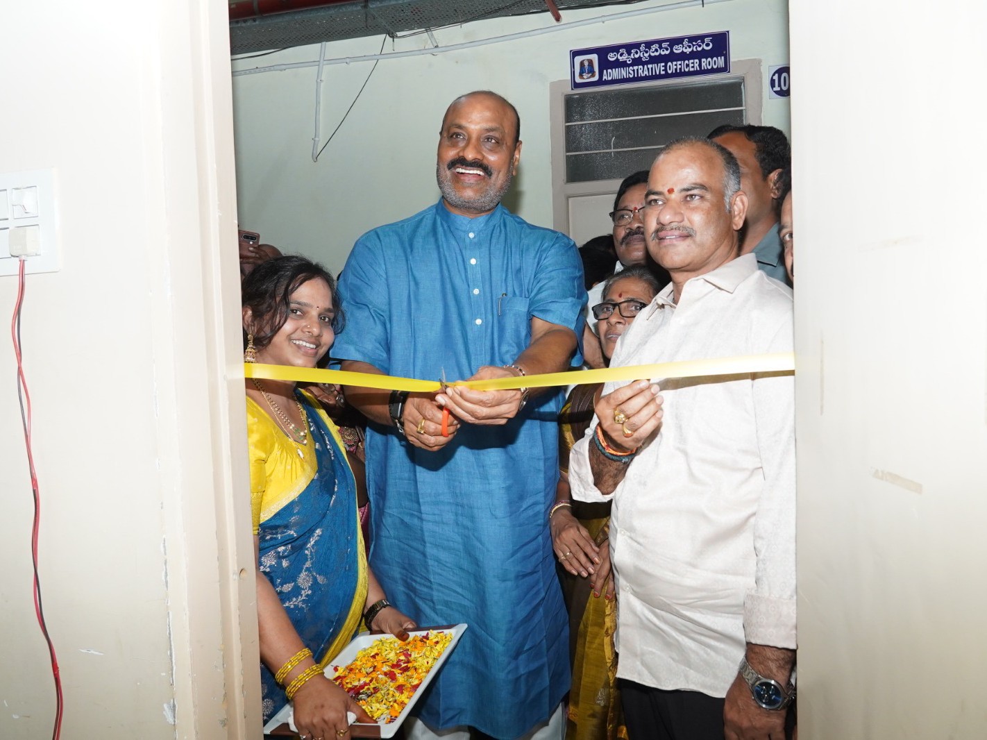 వన్ స్టాప్ కేంద్రాన్ని ప్రారంభించిన మంత్రి